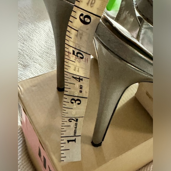 Chrome Heels 6 M - Picture 8 of 16